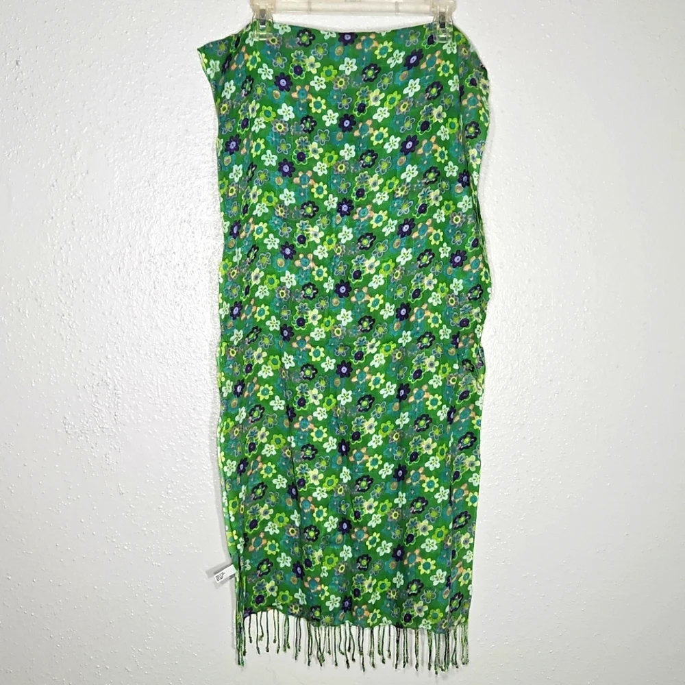 nine west light weight green with small flower floral pattern fringe scarf